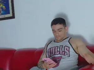 Cam4 Live Sex Cam of alejandro_marin