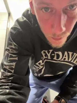 Cam4 Free Live Porn of Mr_02_93