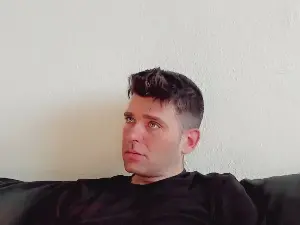 Cam4 Free Live Porn of simple1guy