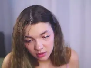 Cam4 Free Live Porn of RowenaBunyard