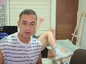 Cam4 Live Sex Cam of Serguioguecha33