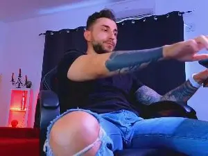 Cam4 Free Live Porn of MightyAaronX