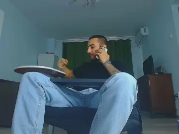 Cam4 Live Porn of AndrewBanner