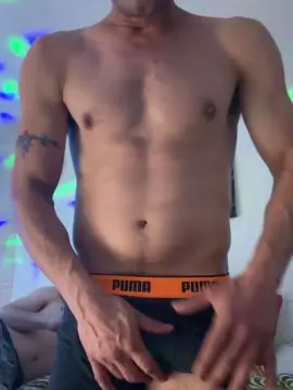 Cam4 Watch Live Sex Cams of Emra1997