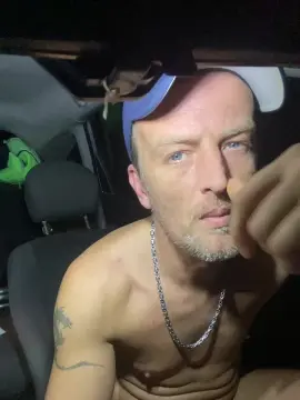 Cam4 Adult Video Chat of darksecret_Lar