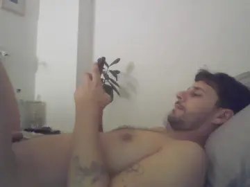 Cam4 Adult Webcam of maggicbooy