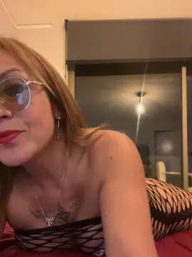 Cam4 Sex Cam of charlotte_milf3