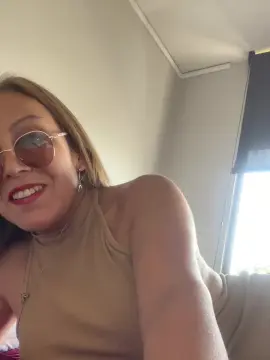 Cam4 Live Sex of charlotte_milf3