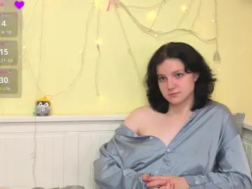 Cam4 Live Sex of LucienneHisey