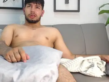Cam4 Free Live Porn of LiamSaenz