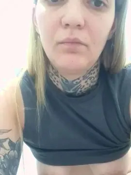 Cam4 Free Live Porn of Yeenn