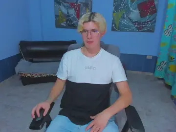 Cam4 Live Porn of patrik027