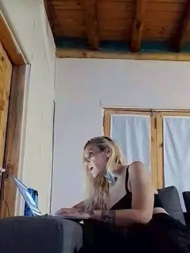 Cam4 Watch Live Sex Cams of MummySOL