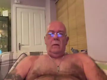 Cam4 Nude Webcam of The_helmet7