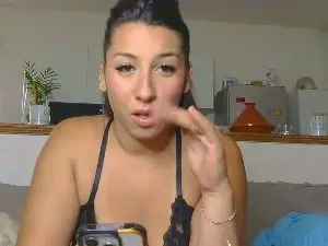 Cam4 Live Porn of Lyly_laurensaa