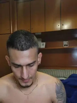 Cam4 Watch Live Sex Cams of Andrewxxx9