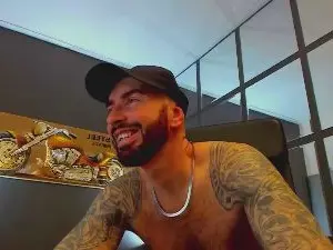 Cam4 Live Porn of AronGrant