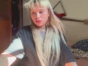 Cam4 Free Porn Cam of frierenhott