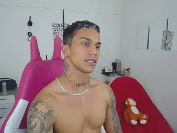 Cam4 Live Sex Cam of Leonard_Price