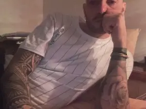 Cam4 Live Porn of alessandromori9