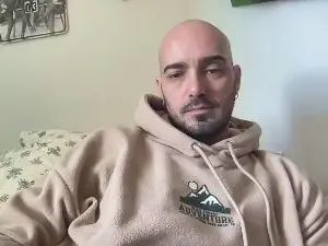 Cam4 Free Porn Cam of alessandromori9