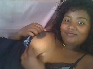 Cam4 Live Porn of PetiteLuna2