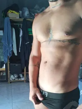 Cam4 Live Porn of RealCria