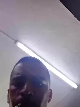 Cam4 Live Sex Cam of Elflaco007