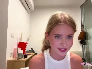 Cam4 Adult Webcam of LeliaHier