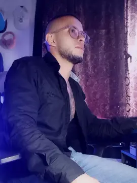 Cam4 Live Porn of sebastian_horny