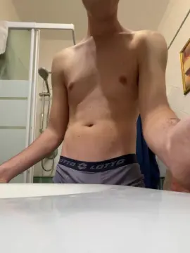 Cam4 Nude Webcam of Riccardooo_69_