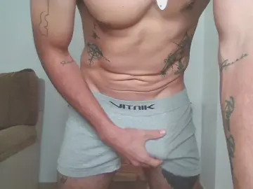 Cam4 Free Porn Cam of alederiver94