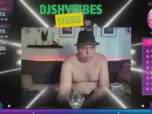 Cam4 Sex Chat of djShyVibes