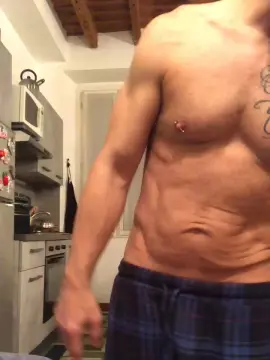 Cam4 Live Porn of boleyn78