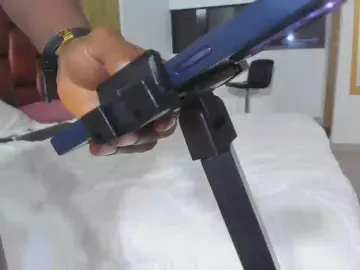 Cam4 Live Sex of ErikJackson35