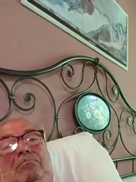 Cam4 Watch Live Sex Cams of minuzzo61