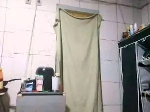 Cam4 Free Live Porn of Omiranhaaaa