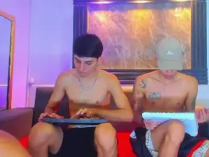 Cam4 Live Sex of LostresBigBoys