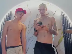 Cam4 Live Porn of LostresBigBoys