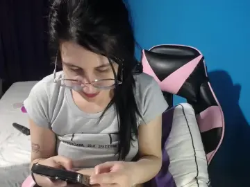 Cam4 Free Live Porn of zzwei7