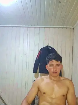 Cam4 Free Live Porn of IsaacVnz