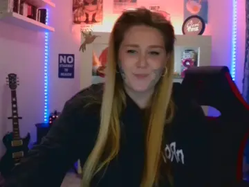 Cam4 Live Sex of ReineAline