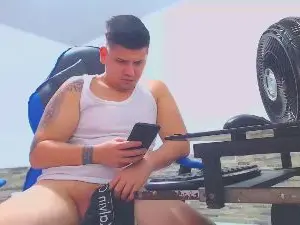 Cam4 Live Sex Cam of hercules69_hot