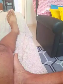 Cam4 Live Sex Cam of Morenodiscret35