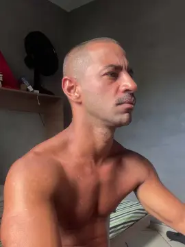 Cam4 Live Sex of PretoMineiro