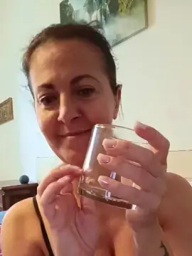 Cam4 Free Live Porn of Milfona77