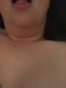 Cam4 Free Live Porn of Axoxo80