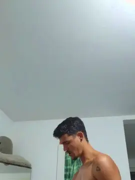 Cam4 Nude Webcam of Levi_Henrique