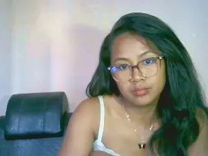 Cam4 Sex Chat of Yummy_sitraka