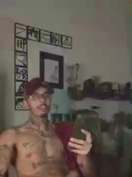 Cam4 Free Live Porn of Klinger30